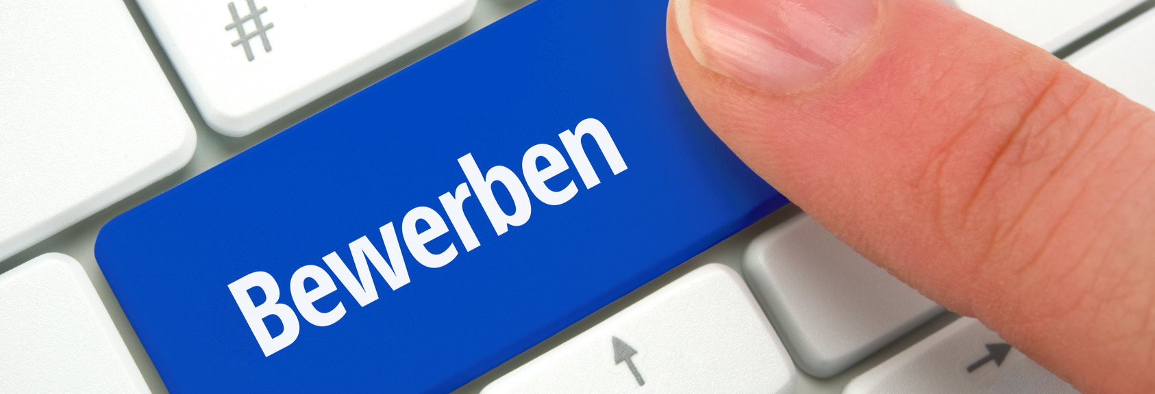 Das Bild zeigt eine Tastatur bei der auf einer Tage Bewerben steht.